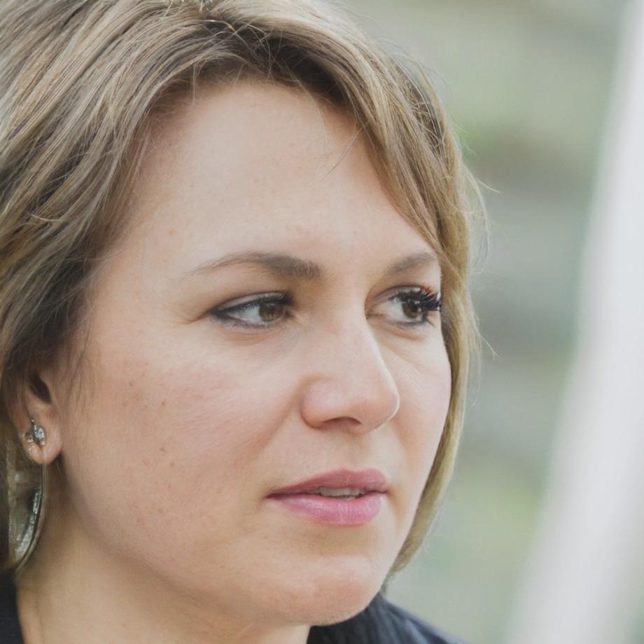 Porträt der Finanzanalystin Regina Holzbach